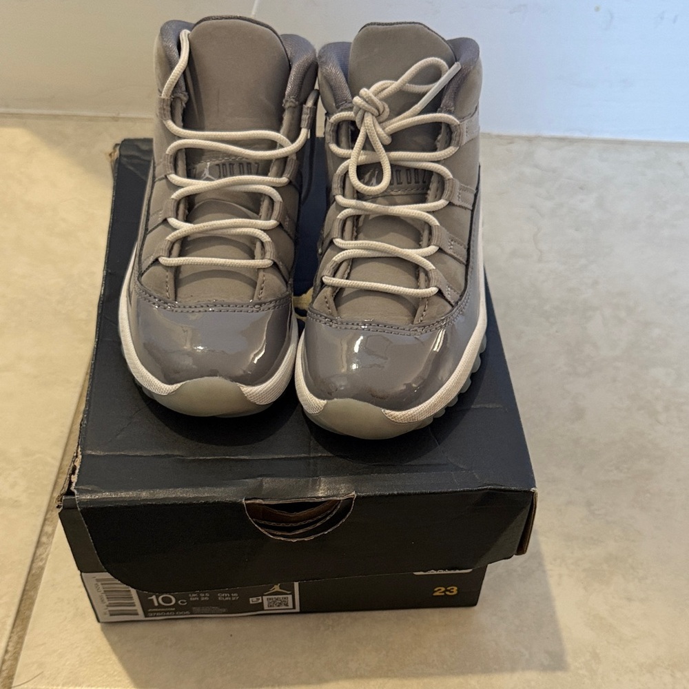 Jordan Kids Sneakers in Gray and White